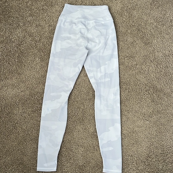 Alo Yoga Grey Camo High Waist Pattern Legging, worn a few times - Picture 2 of 6